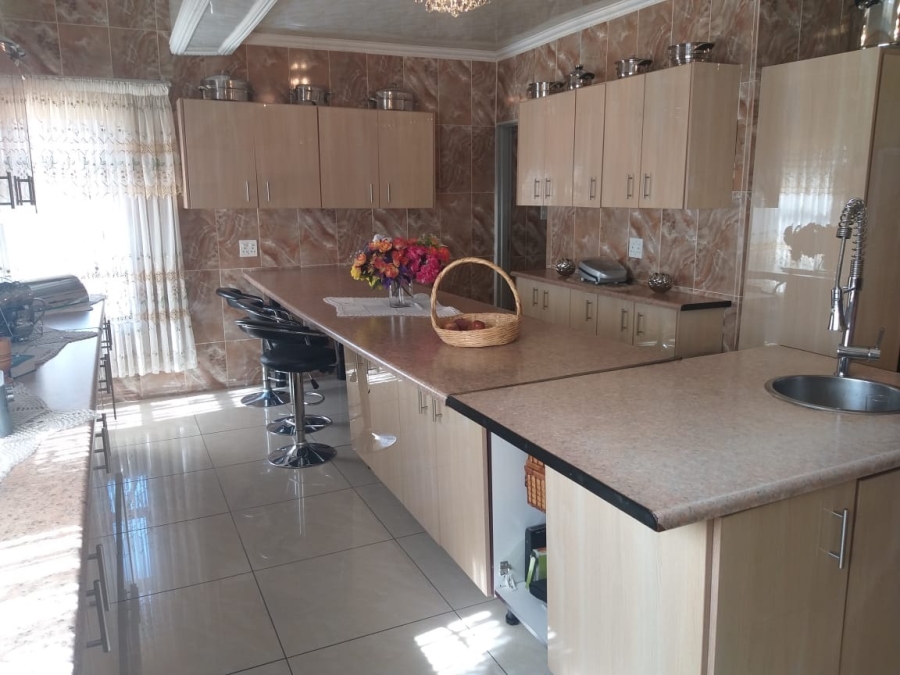 To Let 5 Bedroom Property for Rent in Grimbeeck Park North West